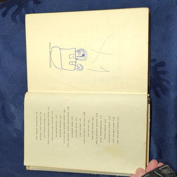 Grimm's Fairy Tales Illustrated Book - Picture 5 of 7